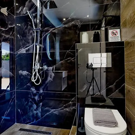 4 Lemons Luxury Hotel *