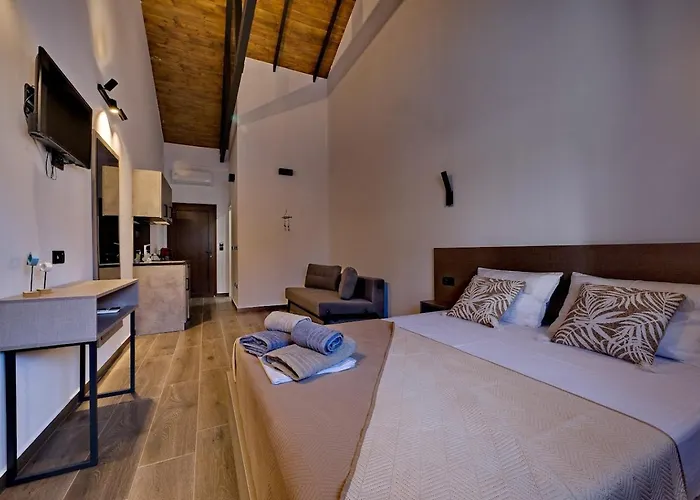 4 Lemons Luxury Hotel *