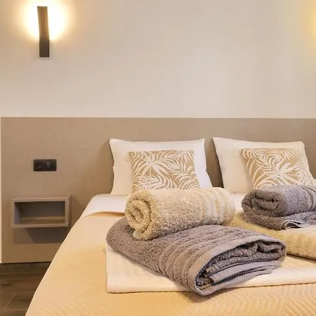 4 Lemons Luxury Szálloda Amulianí