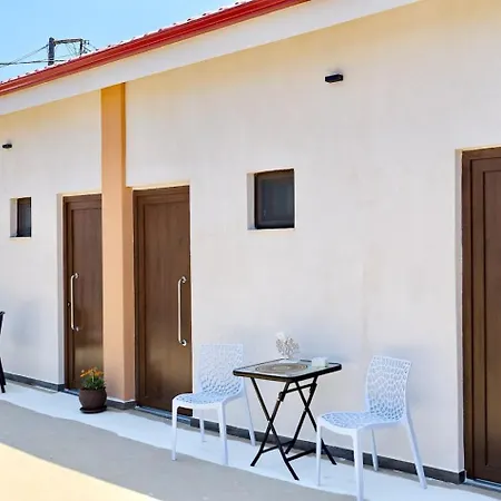 4 Lemons Luxury Hotel *