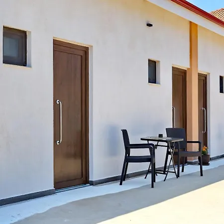 4 Lemons Luxury Ammoulianí