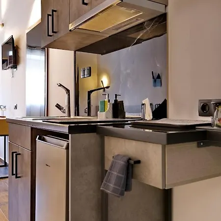 4 Lemons Luxury *